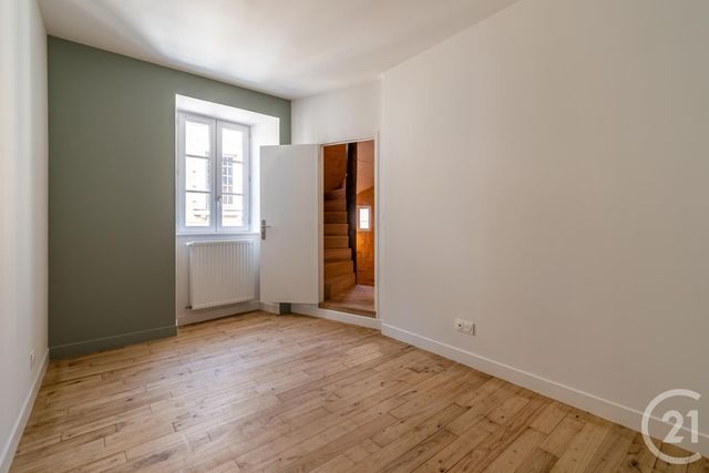 Afficher la photo en grand Maison à louer - 8 pièces - 168 m2 - Laval - 53 - PAYS-DE-LOIRE