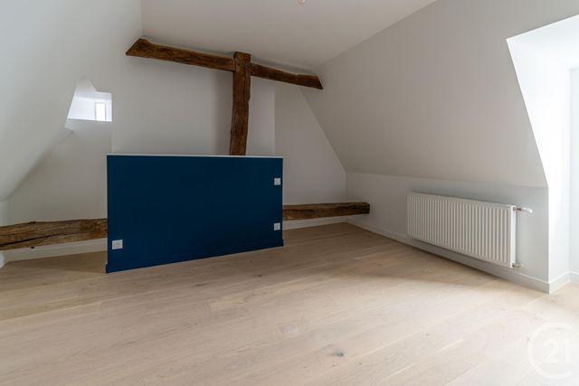 Afficher la photo en grand Maison à louer - 8 pièces - 168 m2 - Laval - 53 - PAYS-DE-LOIRE