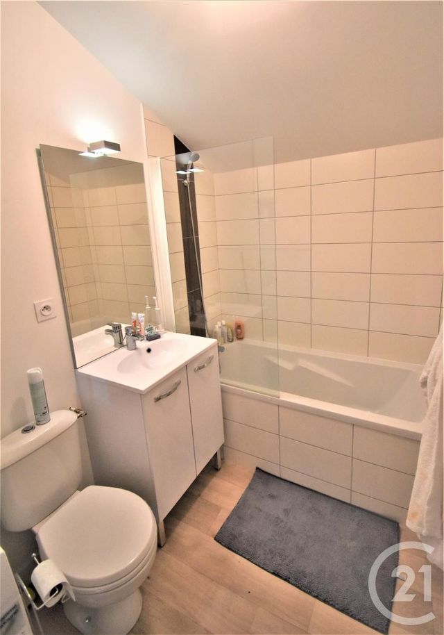 Appartement T2 &agrave; louer - 2 pi&egrave;ces - 40,95 m2 - Laval - 53 - PAYS-DE-LOIRE