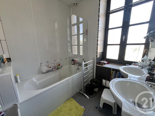 Afficher la photo en grand Maison à vendre - 8 pièces - 122 m2 - St Pierre La Cour - 53 - PAYS-DE-LOIRE