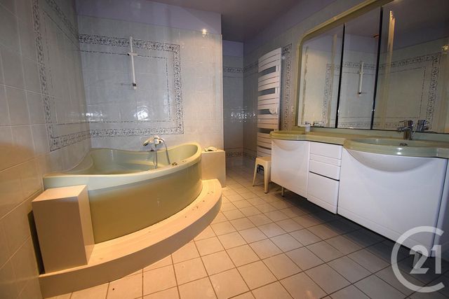 Afficher la photo en grand Maison à vendre - 7 pièces - 240 m2 - Vaiges - 53 - PAYS-DE-LOIRE