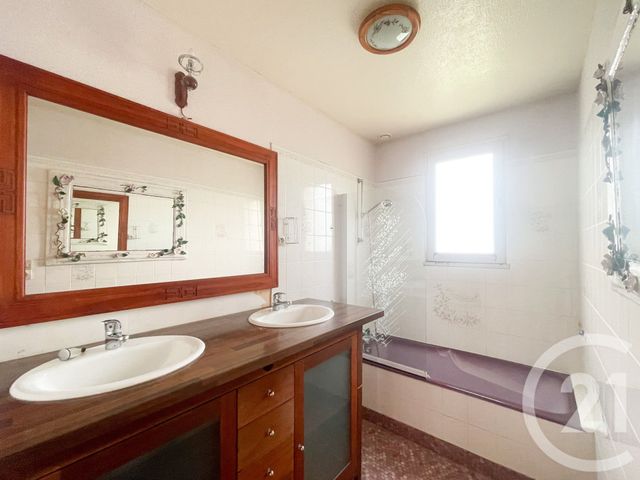 Afficher la photo en grand Maison à vendre - 8 pièces - 138 m2 - L Huisserie - 53 - PAYS-DE-LOIRE