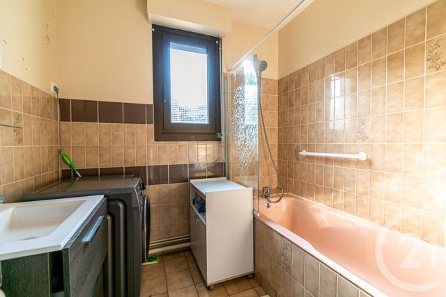 Afficher la photo en grand Appartement T3 à louer - 3 pièces - 76,32 m2 - Laval - 53 - PAYS-DE-LOIRE