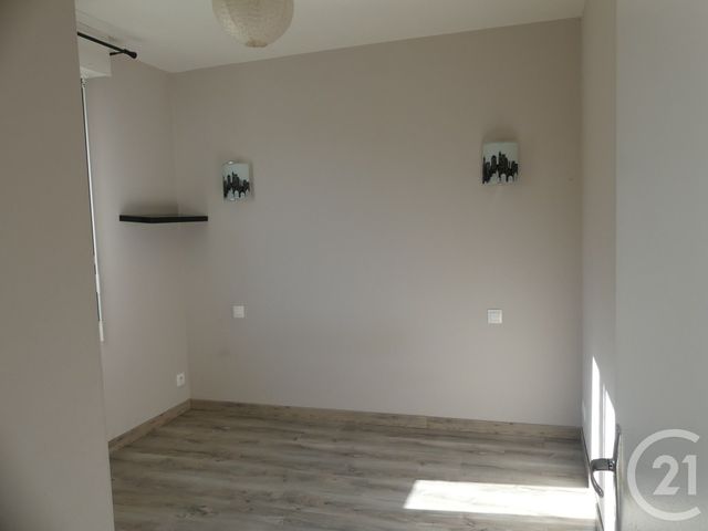 Afficher la photo en grand Appartement T3 à louer - 3 pièces - 76,32 m2 - Laval - 53 - PAYS-DE-LOIRE