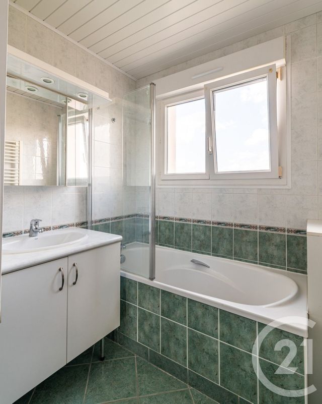 Appartement T3 à louer - 3 pièces - 64,64 m2 - Laval - 53 - PAYS-DE-LOIRE