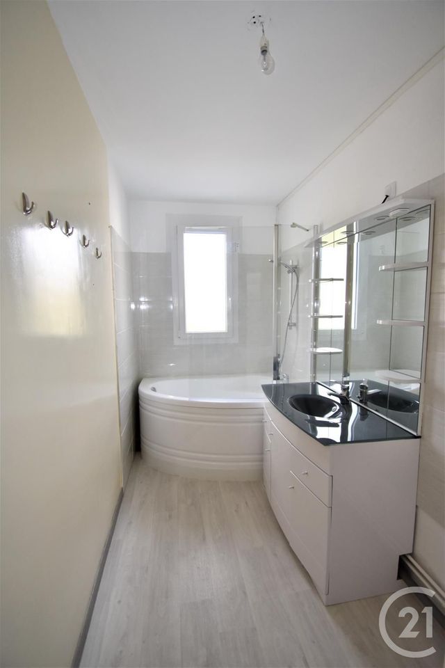 Appartement F3 à louer - 4 pièces - 76 m2 - Laval - 53 - PAYS-DE-LOIRE