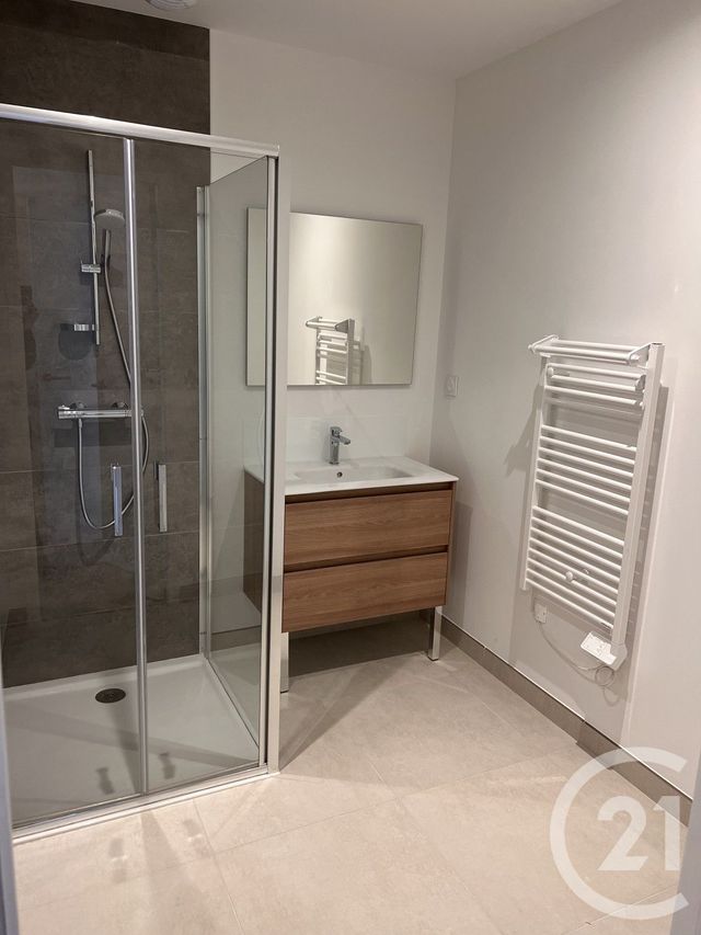 Afficher la photo en grand Appartement T4 à louer - 4 pièces - 94,74 m2 - Laval - 53 - PAYS-DE-LOIRE