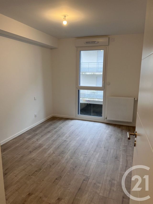 Afficher la photo en grand Appartement T4 à louer - 4 pièces - 94,74 m2 - Laval - 53 - PAYS-DE-LOIRE
