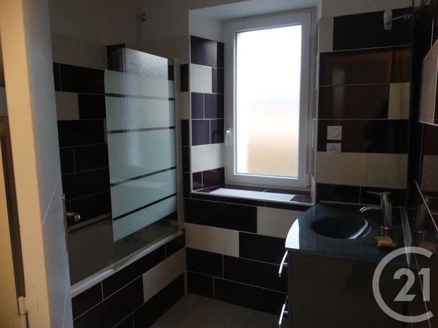 Maison &agrave; louer - 3 pi&egrave;ces - 61,40 m2 - Athee - 53 - PAYS-DE-LOIRE