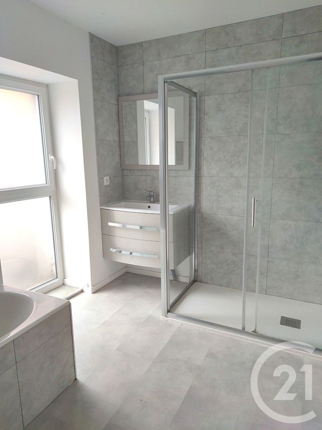 Maison &agrave; louer - 4 pi&egrave;ces - 114,63 m2 - Cosmes - 53 - PAYS-DE-LOIRE