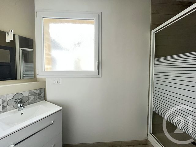 Appartement T3 &agrave; louer - 3 pi&egrave;ces - 80 m2 - Cosse Le Vivien - 53 - PAYS-DE-LOIRE