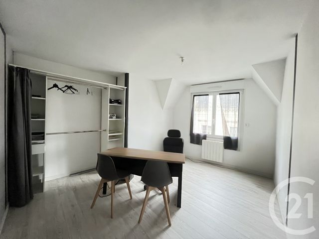 Appartement T3 &agrave; louer - 3 pi&egrave;ces - 80 m2 - Cosse Le Vivien - 53 - PAYS-DE-LOIRE