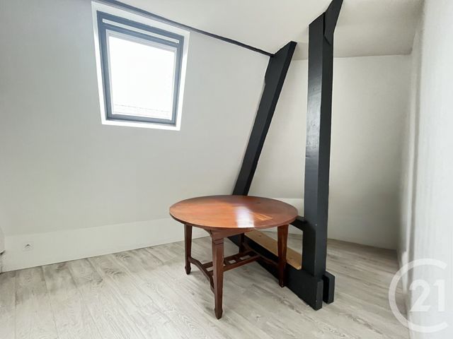 Appartement T3 &agrave; louer - 3 pi&egrave;ces - 80 m2 - Cosse Le Vivien - 53 - PAYS-DE-LOIRE