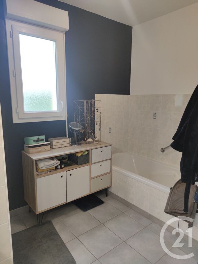 Maison &agrave; louer - 5 pi&egrave;ces - 100,70 m2 - St Berthevin - 53 - PAYS-DE-LOIRE