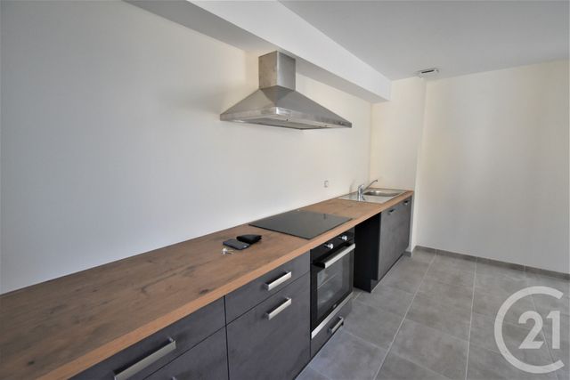 Appartement T2 &agrave; louer - 2 pi&egrave;ces - 47,07 m2 - Cosse Le Vivien - 53 - PAYS-DE-LOIRE