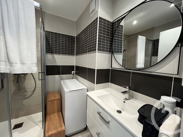 Appartement T3 &agrave; louer - 3 pi&egrave;ces - 62,56 m2 - Laval - 53 - PAYS-DE-LOIRE