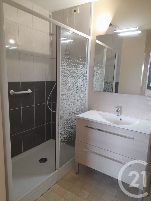 Appartement T2 &agrave; louer - 2 pi&egrave;ces - 45,52 m2 - Laval - 53 - PAYS-DE-LOIRE