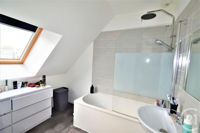 Maison &agrave; louer - 5 pi&egrave;ces - 92,06 m2 - L Huisserie - 53 - PAYS-DE-LOIRE