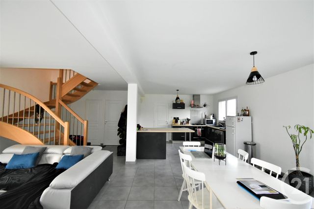 Maison &agrave; louer - 5 pi&egrave;ces - 92,06 m2 - L Huisserie - 53 - PAYS-DE-LOIRE