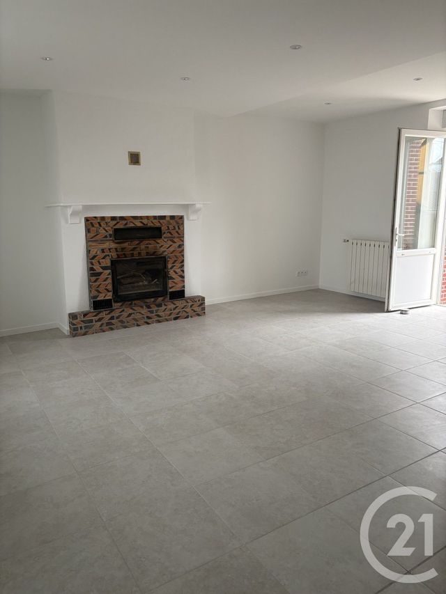 Maison &agrave; louer - 4 pi&egrave;ces - 77,73 m2 - Montjean - 53 - PAYS-DE-LOIRE