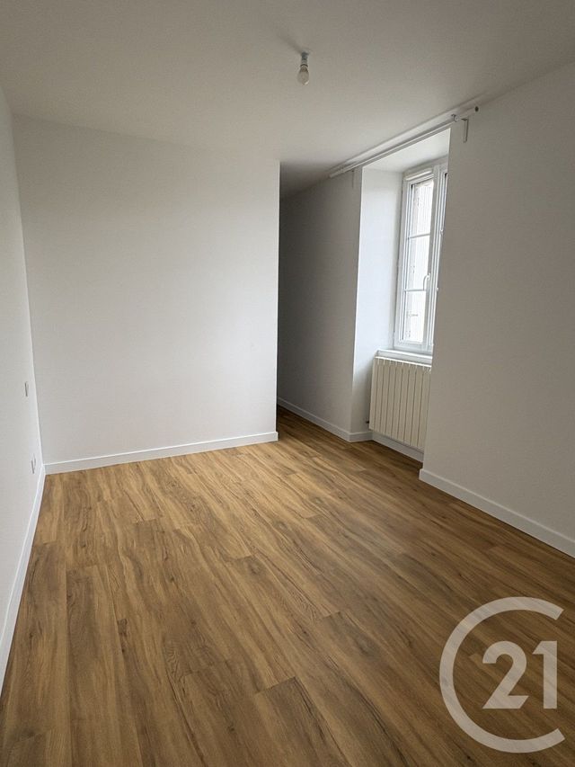 Maison &agrave; louer - 4 pi&egrave;ces - 77,73 m2 - Montjean - 53 - PAYS-DE-LOIRE