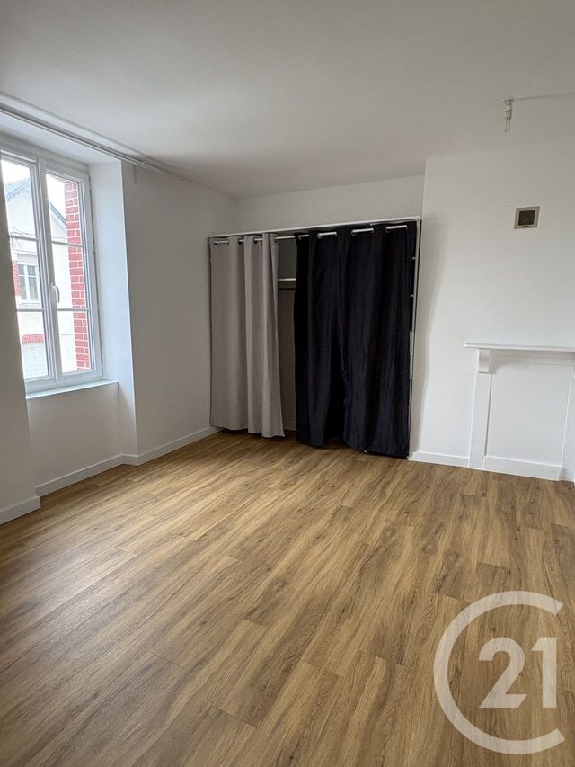 Maison &agrave; louer - 4 pi&egrave;ces - 77,73 m2 - Montjean - 53 - PAYS-DE-LOIRE