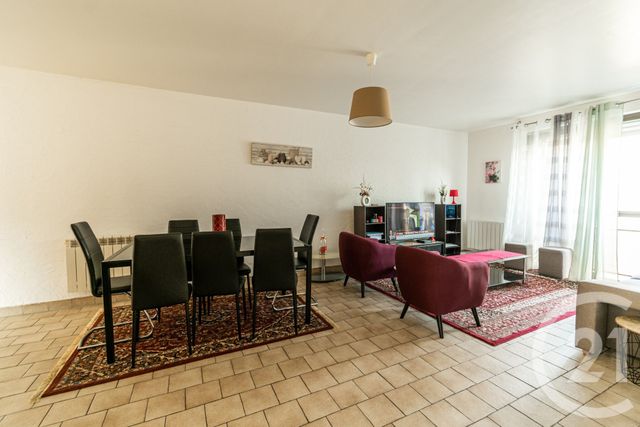 Appartement T3 &agrave; louer - 3 pi&egrave;ces - 76,32 m2 - Laval - 53 - PAYS-DE-LOIRE