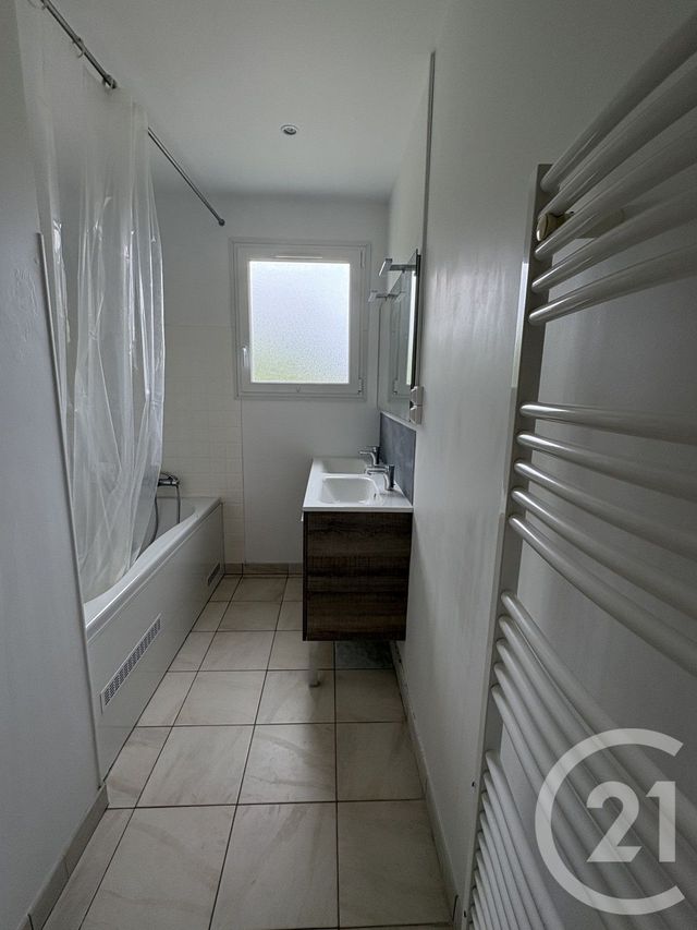 Maison &agrave; louer - 4 pi&egrave;ces - 102 m2 - Loiron Ruille - 53 - PAYS-DE-LOIRE