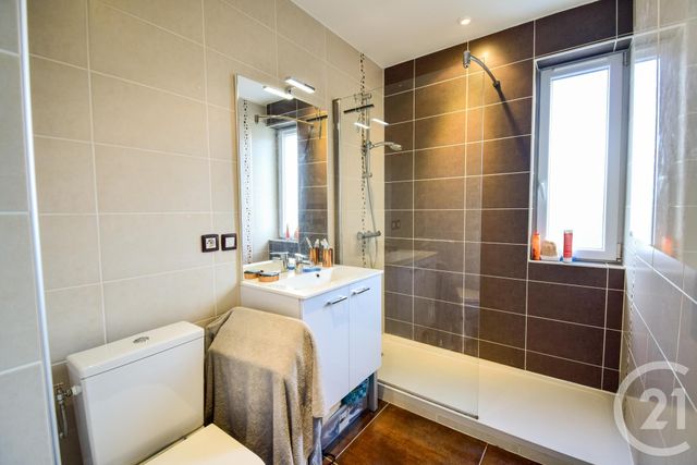 Afficher la photo en grand Maison à vendre - 6 pièces - 167 m2 - LAVAL - 53 - PAYS-DE-LOIRE