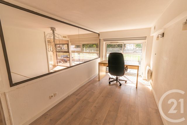 Appartement Local &agrave; vendre - 4 pi&egrave;ces - 83,50 m2 - Laval - 53 - PAYS-DE-LOIRE