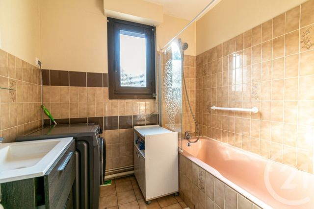 Appartement T3 &agrave; vendre - 4 pi&egrave;ces - 76,30 m2 - Laval - 53 - PAYS-DE-LOIRE