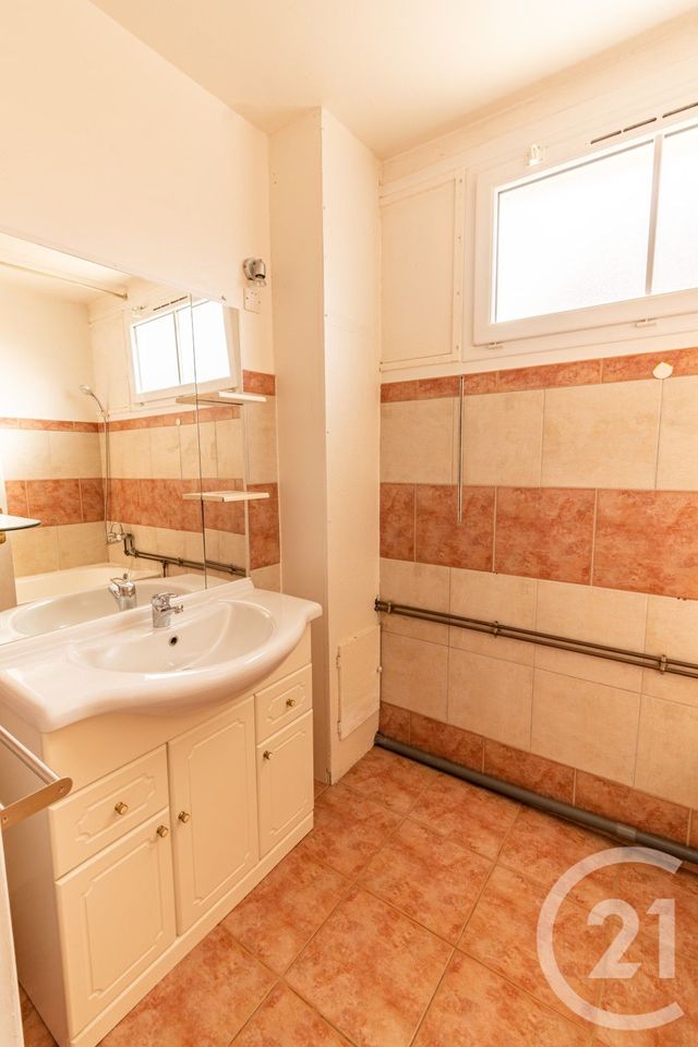 Appartement T3 &agrave; vendre - 3 pi&egrave;ces - 60,50 m2 - Laval - 53 - PAYS-DE-LOIRE