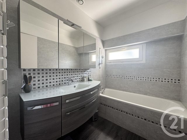 Maison à vendre - 5 pièces - 112 m2 - St Jacques De La Lande - 35 - BRETAGNE