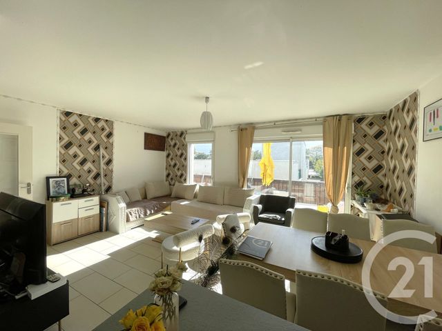 Appartement T4 à vendre - 4 pièces - 77 m2 - St Jacques De La Lande - 35 - BRETAGNE