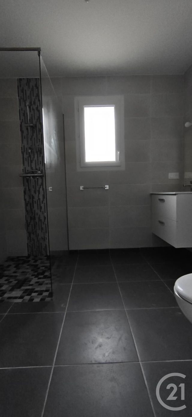 Maison &agrave; louer - 4 pi&egrave;ces - 85 m2 - Combourg - 35 - BRETAGNE