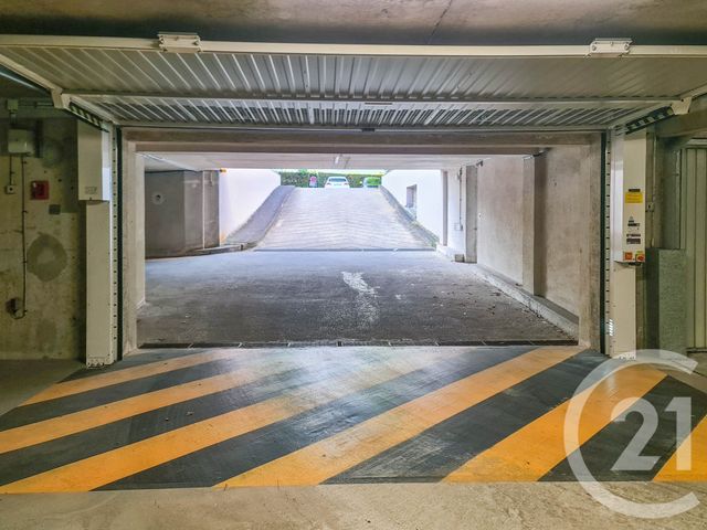 parking - RENNES - 35