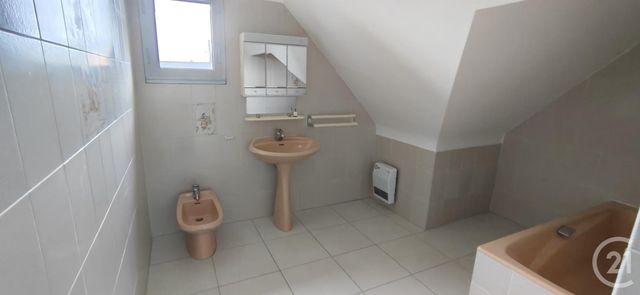 Maison &agrave; louer - 5 pi&egrave;ces - 1200 m2 - Combourg - 35 - BRETAGNE