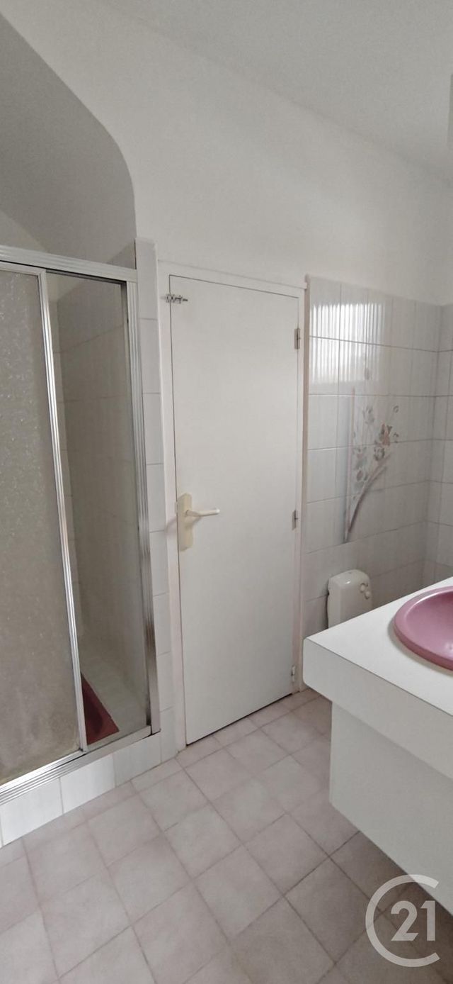 Maison &agrave; louer - 5 pi&egrave;ces - 1200 m2 - Combourg - 35 - BRETAGNE