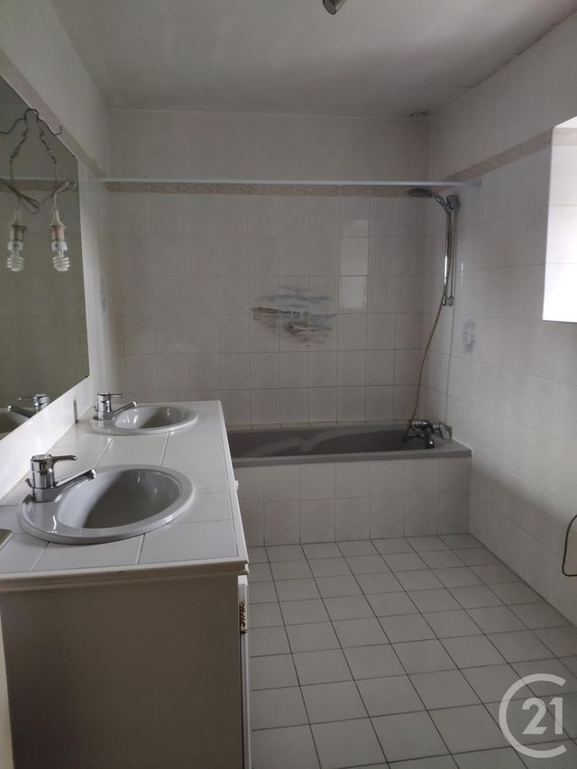 Maison &agrave; louer - 5 pi&egrave;ces - 150 m2 - Combourg - 35 - BRETAGNE