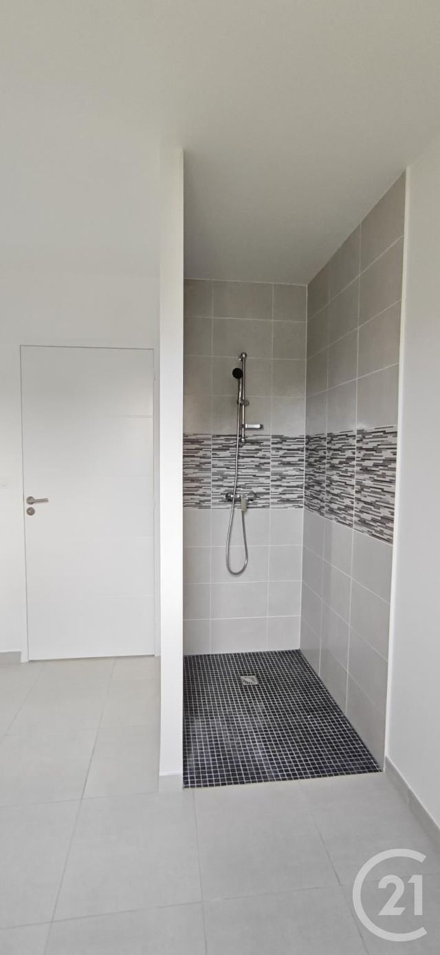 Maison &agrave; louer - 3 pi&egrave;ces - 74,42 m2 - Combourg - 35 - BRETAGNE