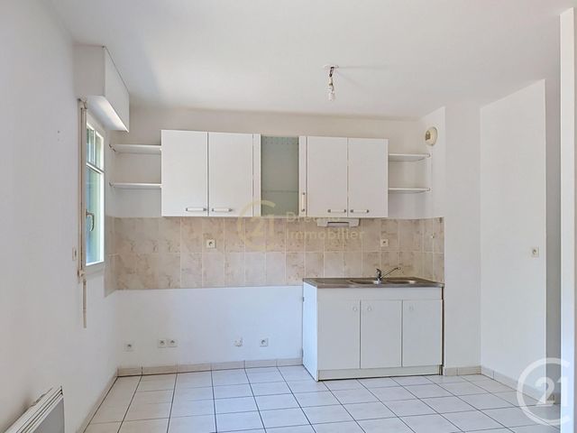 Appartement F2 &agrave; louer - 2 pi&egrave;ces - 45 m2 - Dol De Bretagne - 35 - BRETAGNE