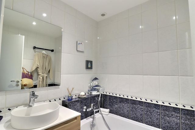 Afficher la photo en grand Appartement T4 à vendre - 4 pièces - 82,27 m2 - La Baule - 44 - PAYS-DE-LOIRE