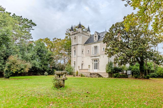 Maison &agrave; vendre - 10 pi&egrave;ces - 420 m2 - Ste Luce Sur Loire - 44 - PAYS-DE-LOIRE
